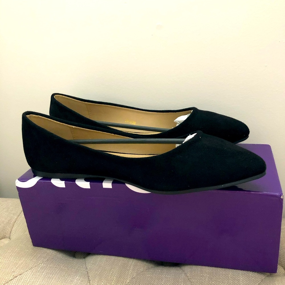Ollie Black Pointed Flats- NIB!!!!!